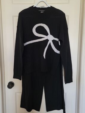 Tahari Cashmere Black Sweater and Pants Set White Bow Accent - Women Size Small